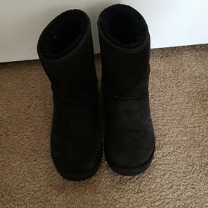 Short black uggs